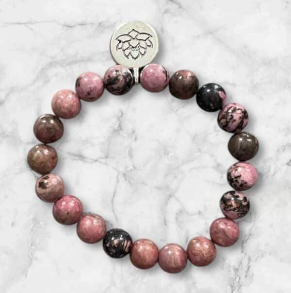 Bracelet en rhodonite avec pendentif Lotus en argent – Éveil du Cœur